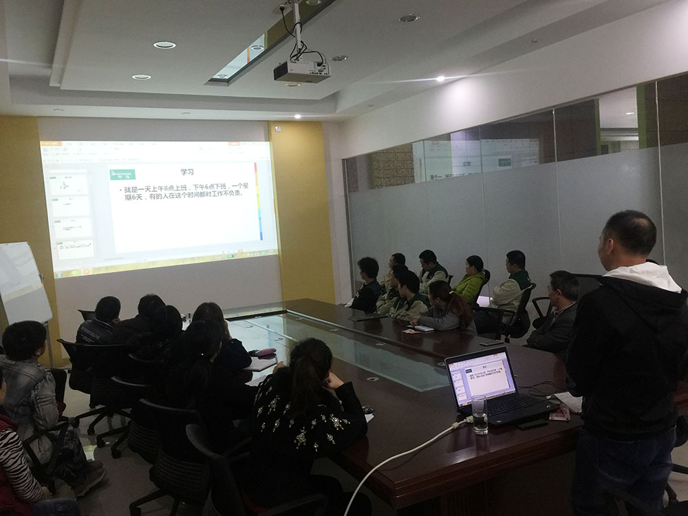 年终总结提出工作服的象征